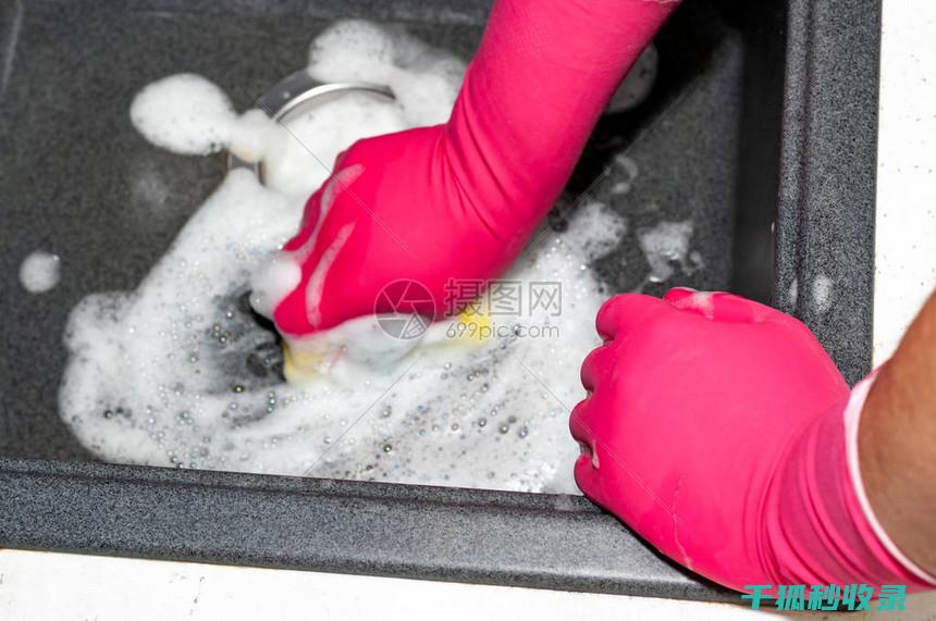 水槽清洁：去除污渍和细菌的实用方法 (水槽 清洁)
