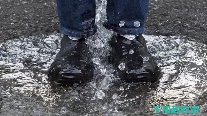 雨鞋变脏了？别担心，这些清洁步骤超简单！ (雨鞋脏了擦不掉)
